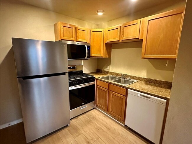 Photo - 803 W 28th St Unit 106