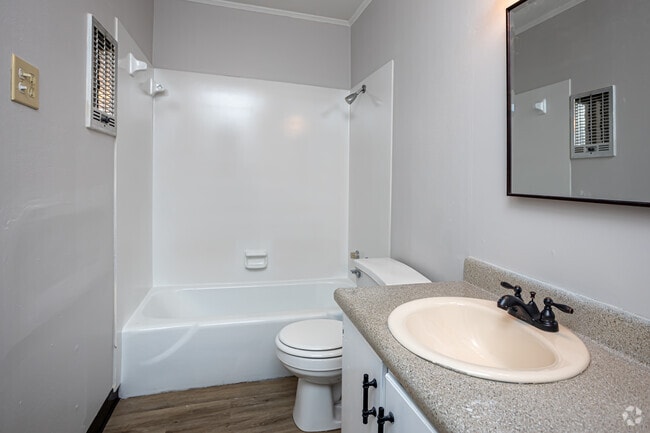 1BR, 1BA - 900SF - Riverside At Oakbourne Townhomes