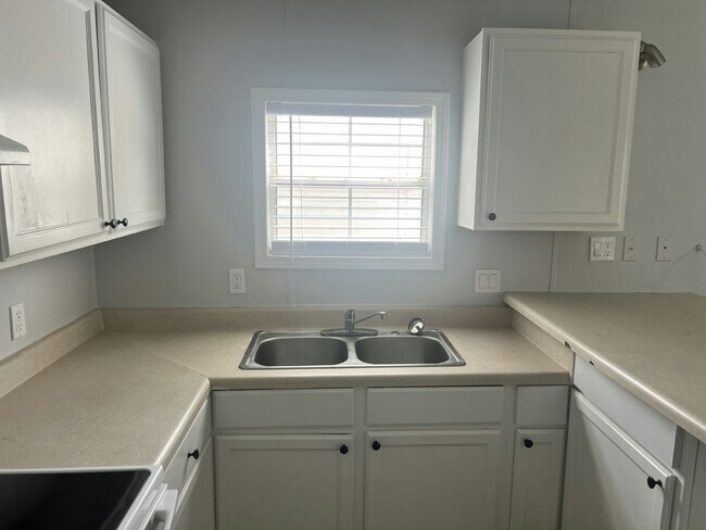 Photo - 1112 Chicago Bulls St