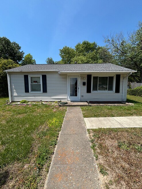 7407 Orcutt Ave