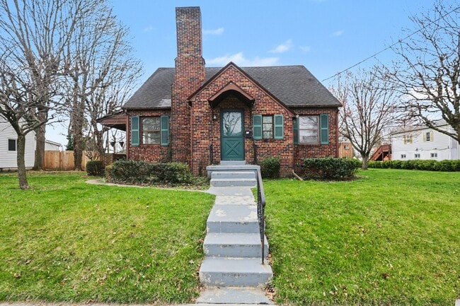 Building Photo - 2327 Chestnut St