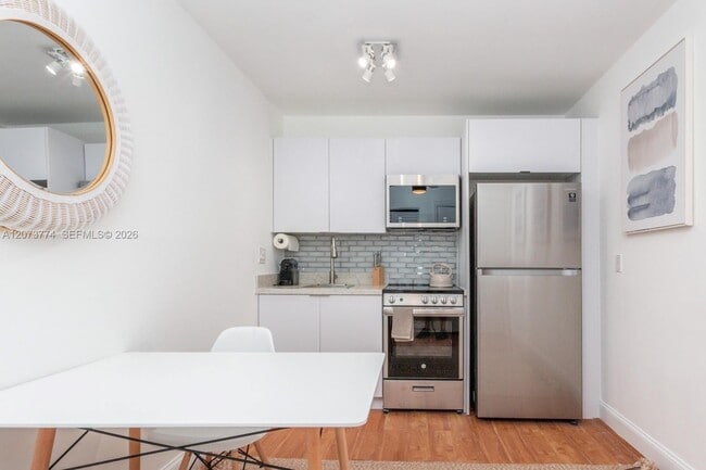 Photo - 6509 NE 5th Ave Unidad RED