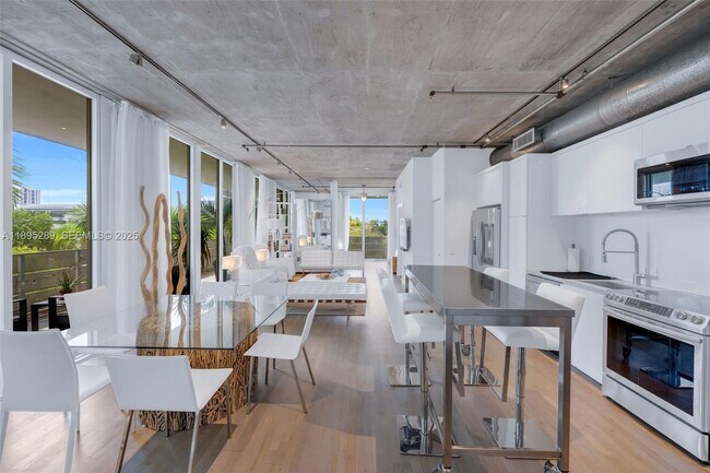 Photo - 1700 Meridian Ave Unit 402