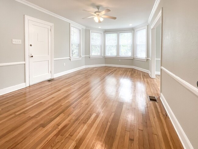 Building Photo - 735 E 52nd St Unit #2
