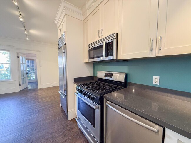 Photo - 3 bed 1 bath Townhome in heart of Mission District