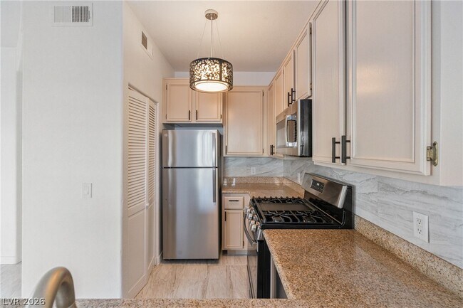 Photo - 3318 N Decatur Blvd Unidad 1160