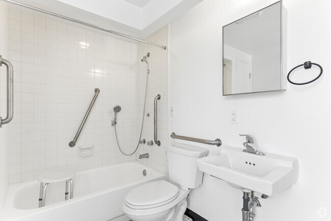 BR, 1BA - 540SF - Bathroom