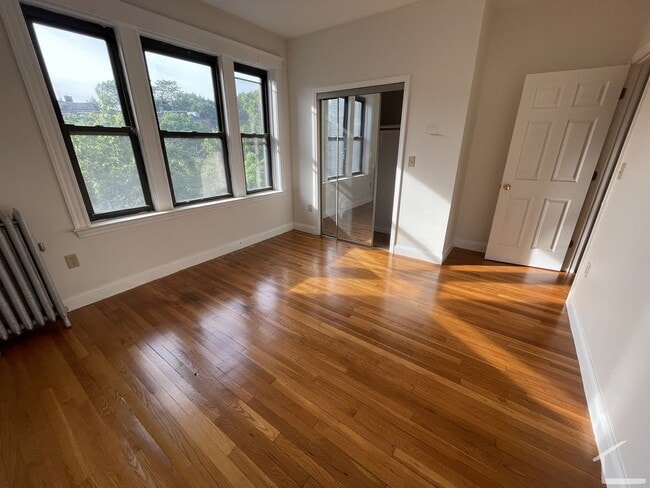 Building Photo - Very Spacious Brighton 4-bed, 2-bath with Heat/Hot Water Included