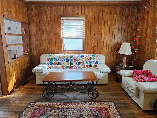 Photo - 4 bedroom House Close to U of M! Leasing f...
