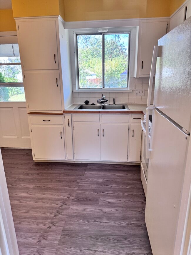 Photo - 1595 Garman Road