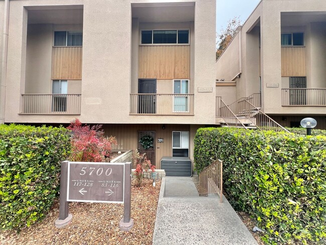 Beautiful 2B/1.5BA condo w/ reserved parki... - Beautiful 2B/1.5BA condo w/ reserved parki... Unit 119