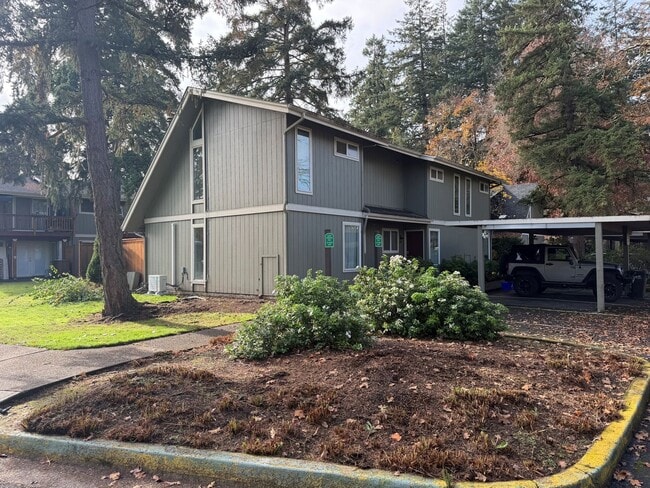 Building Photo - Beautifully updated 1 bedroom townhouse!