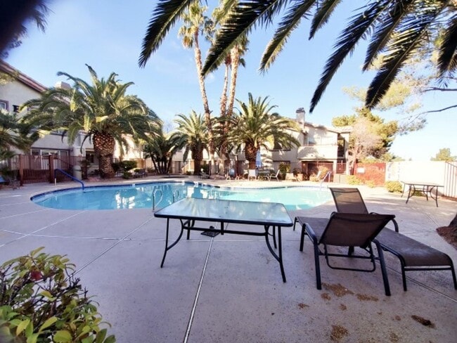 Photo - RENOVATED 2BD/2BA NEAR STRIP! Unidad G-228