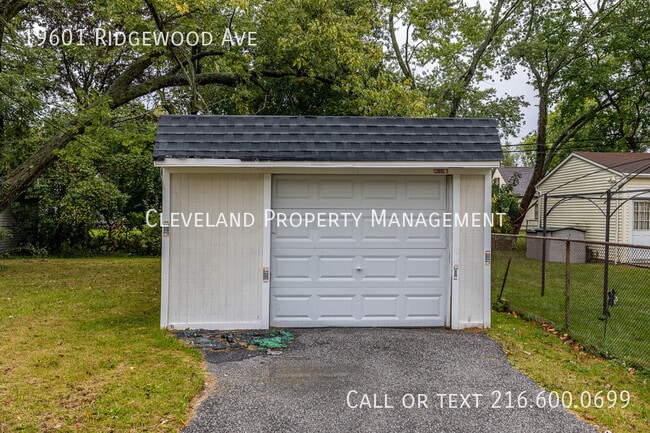 Photo - 19601 Ridgewood Ave