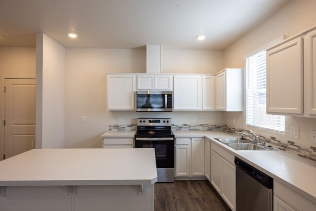 Photo - Three bedroom townhouse in Hazel Dell - Central Air Conditioning