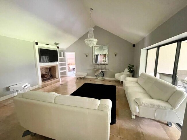 Photo - 1102 Sugartree Dr S