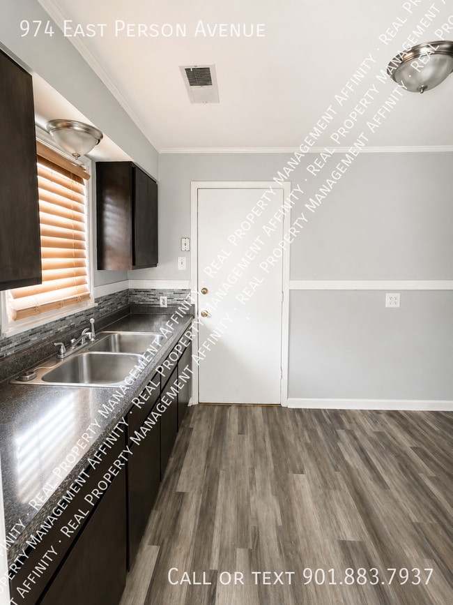 Photo - 974 E Person Ave