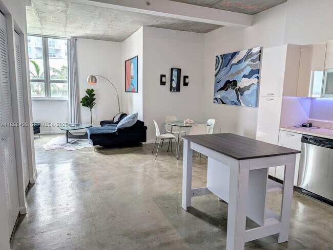 Photo - 234 NE 3rd St Unidad 1204