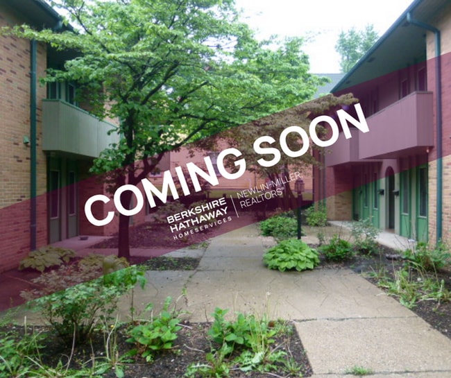 Building Photo - 1 Bedroom Apartment-Upper Apartment