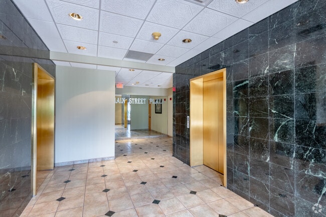 Vestíbulo - Main Street Plaza Apartments