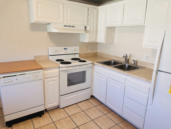 Building Photo - 2107 E 3300 S Rental