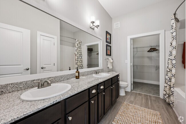 B4 2BR, 2BA - 1,278SF - Primary Bathroom