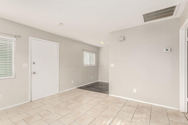 Photo - 10033 N 9th Ave Unit Apt 2