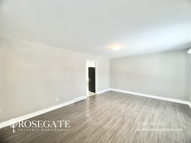 Photo - Spacious 3-Bedroom Main Level Apartment with Parking in London, Ontario Unité 1