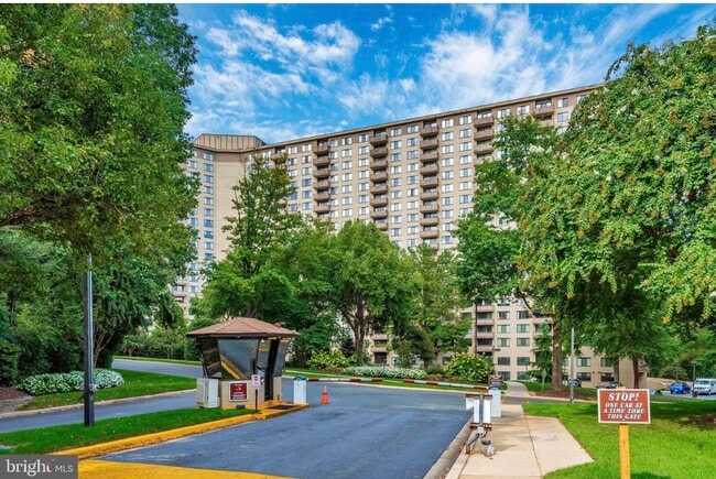 Photo - 5225 Pooks Hill Rd Unit 1219N