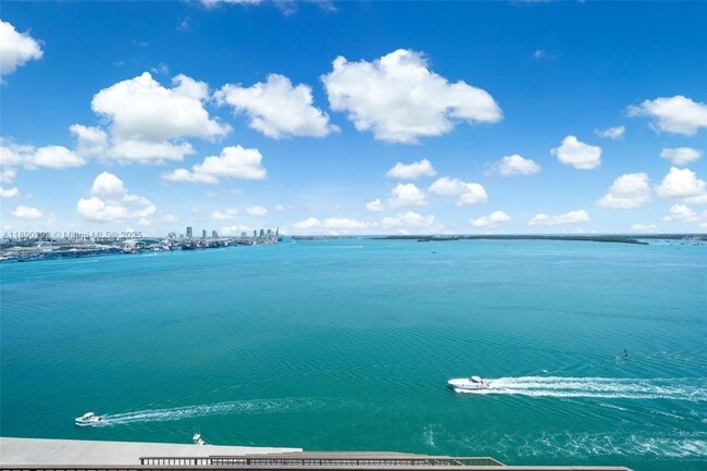 Building Photo - 520 Brickell Key Dr Unit UPH-03