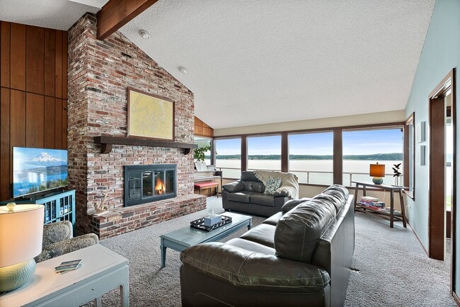 Photo - 153 Maple Ln NW