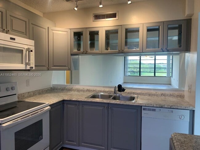 Photo - 1703 Whitehall Dr Unit 306