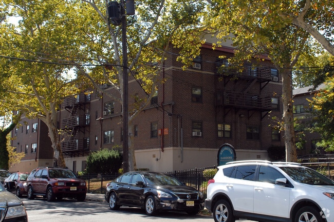 Photo - Arlington Gardens - 5 Buildings