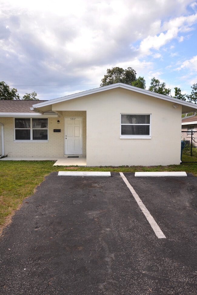 Photo - 5317 NW 18th Ct Unidad 5317