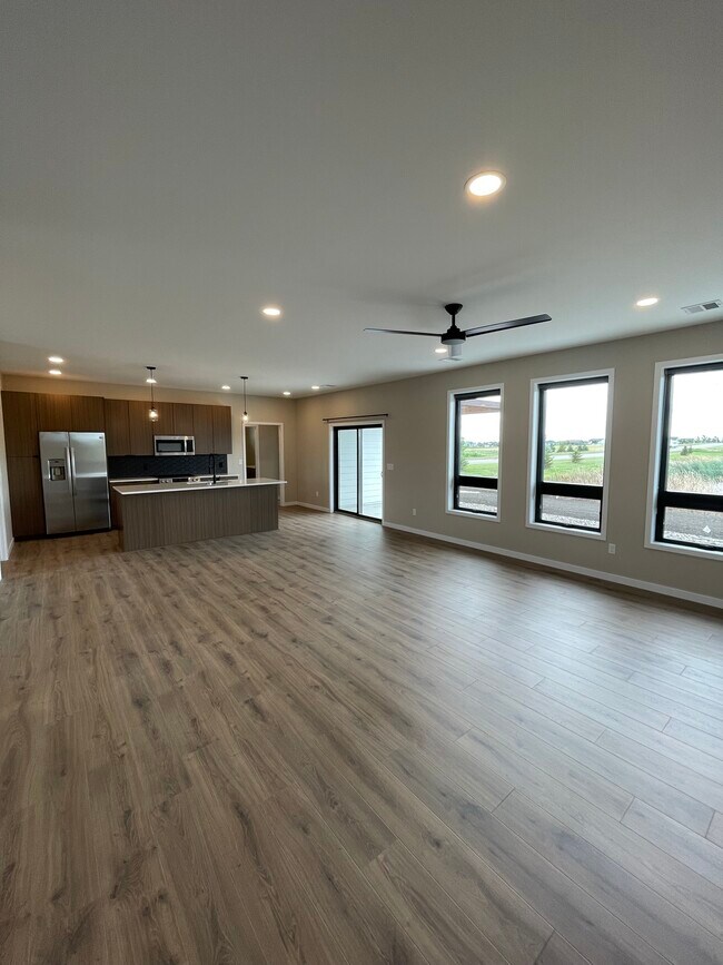 Photo - 328 E Blue Bell Dr