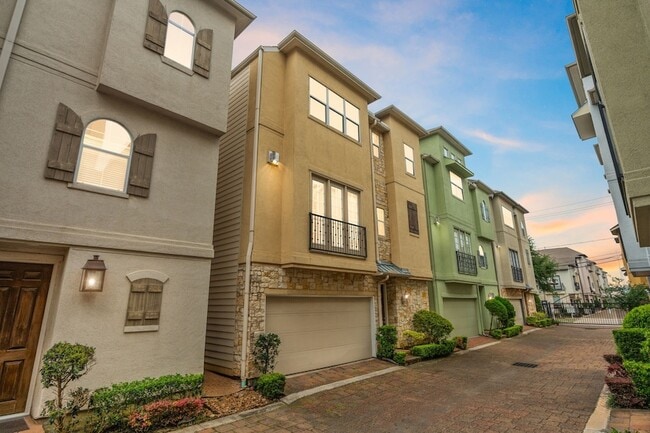 Photo - 2820 Sherwin St