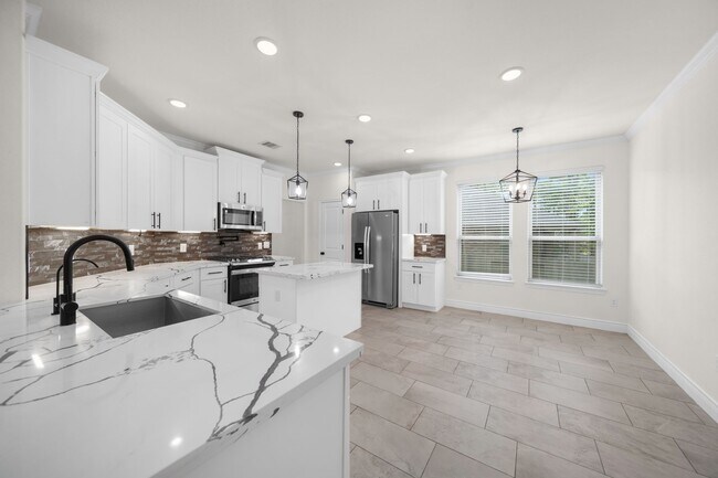 Photo - 206 Elianne Lace Ct