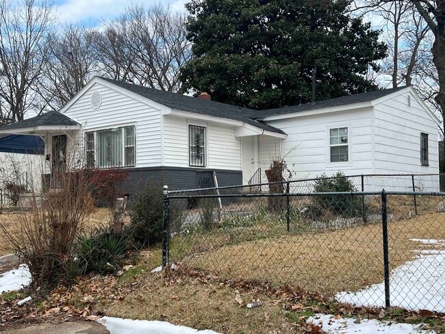 Photo - 318 Red Oak St