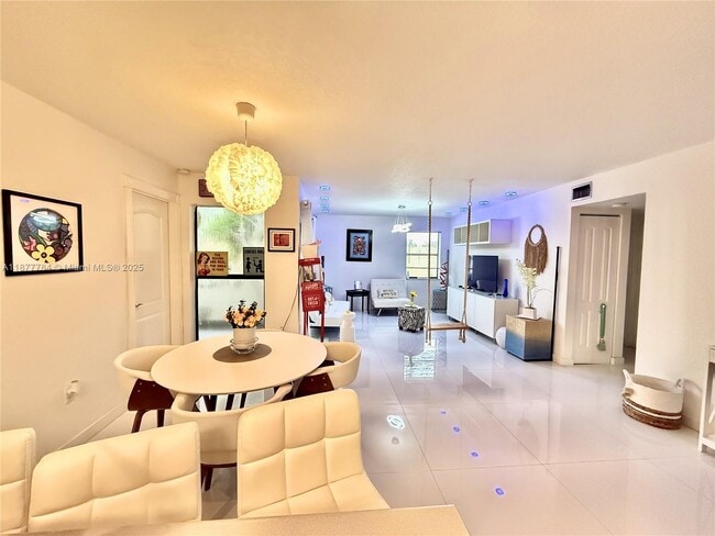 Photo - 10857 NW 7th St Unidad 21-17