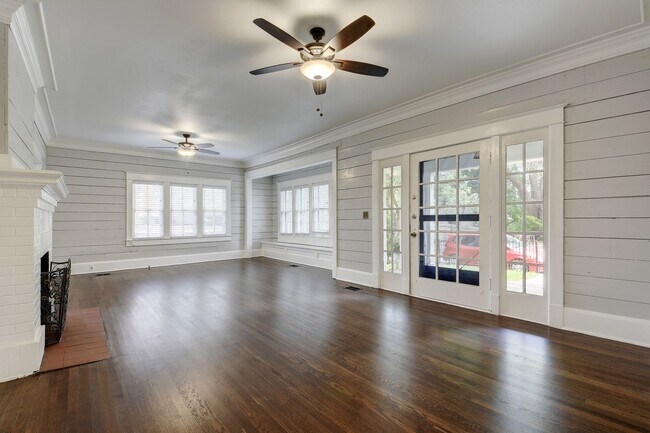 Photo - 6bed/3bath House in West Campus