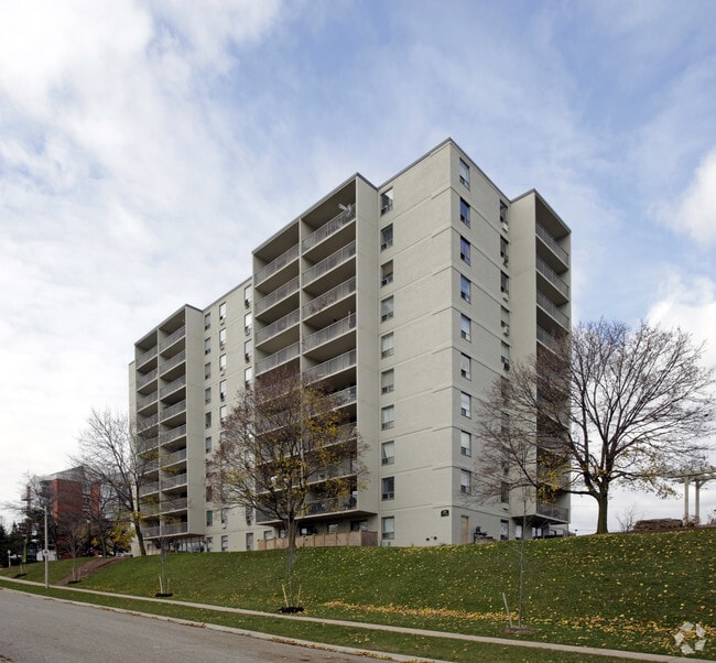 Photo - 297 Queens Ave