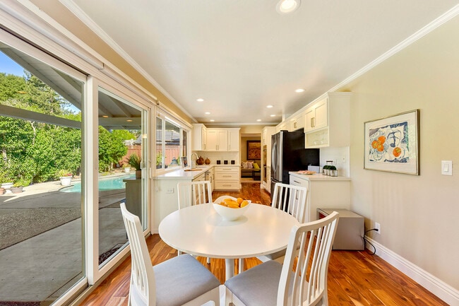 Photo - 1266 Larch Ave Casa