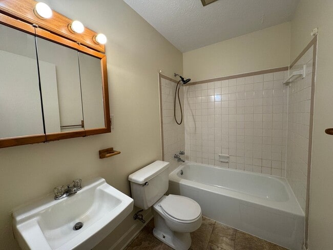 Photo - Renovated 2 bedroom Duplex!