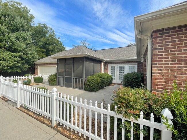 Photo - 28 Belmont Pl