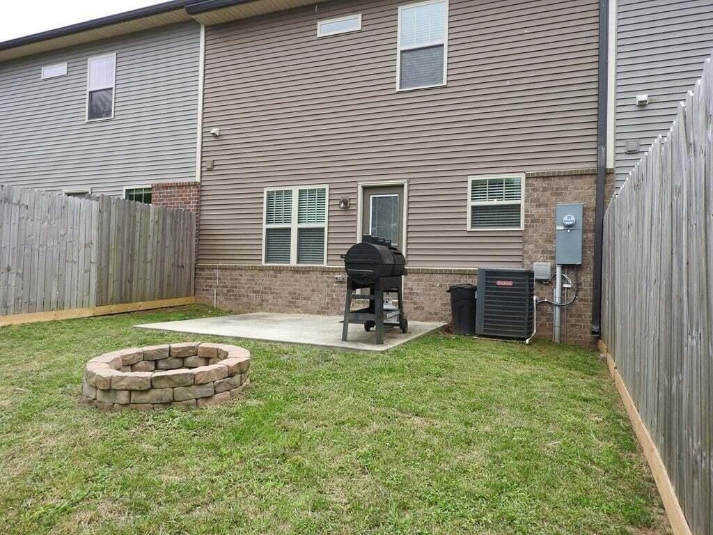 Photo - 224 NE Bellingham Dr