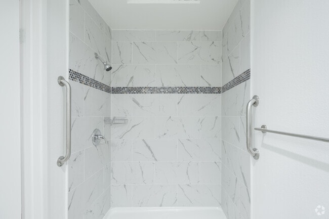 1BD, 1BA - 540SF - Bathroom