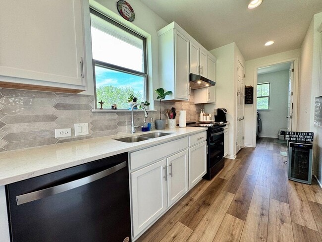 Photo - 148 Nelson Pl