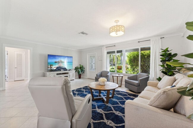 Photo - 2691 NE 18th St