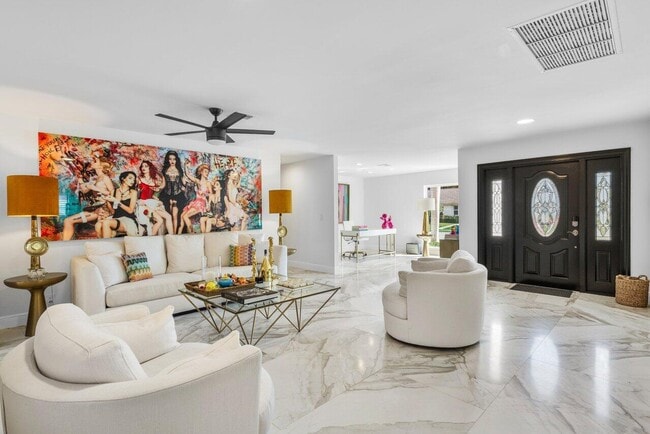 Photo - 721 SW 15th St