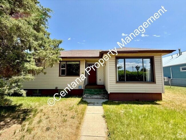 Building Photo - Large 2 bedroom house with an oversized ga...